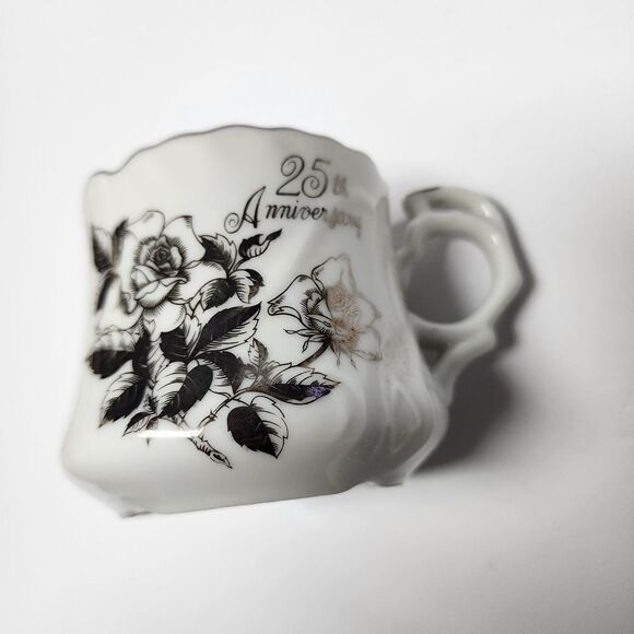 Vintage 1983 Royal Crown by Arnart Imports 25th Anniversray Tea Cup and Saucer - Picture 8 of 9